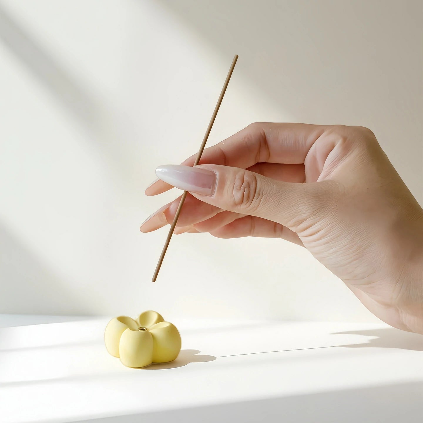 Plaster Osmanthus Incense Holder with Four-Leaf Clover Base | Minimalist Lucky Charm Desk Sculpture | Zenith Censer