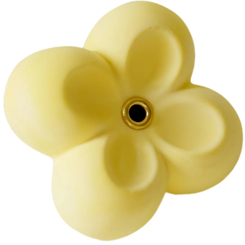 Plaster Osmanthus Incense Holder with Four-Leaf Clover Base | Minimalist Lucky Charm Desk Sculpture | Zenith Censer