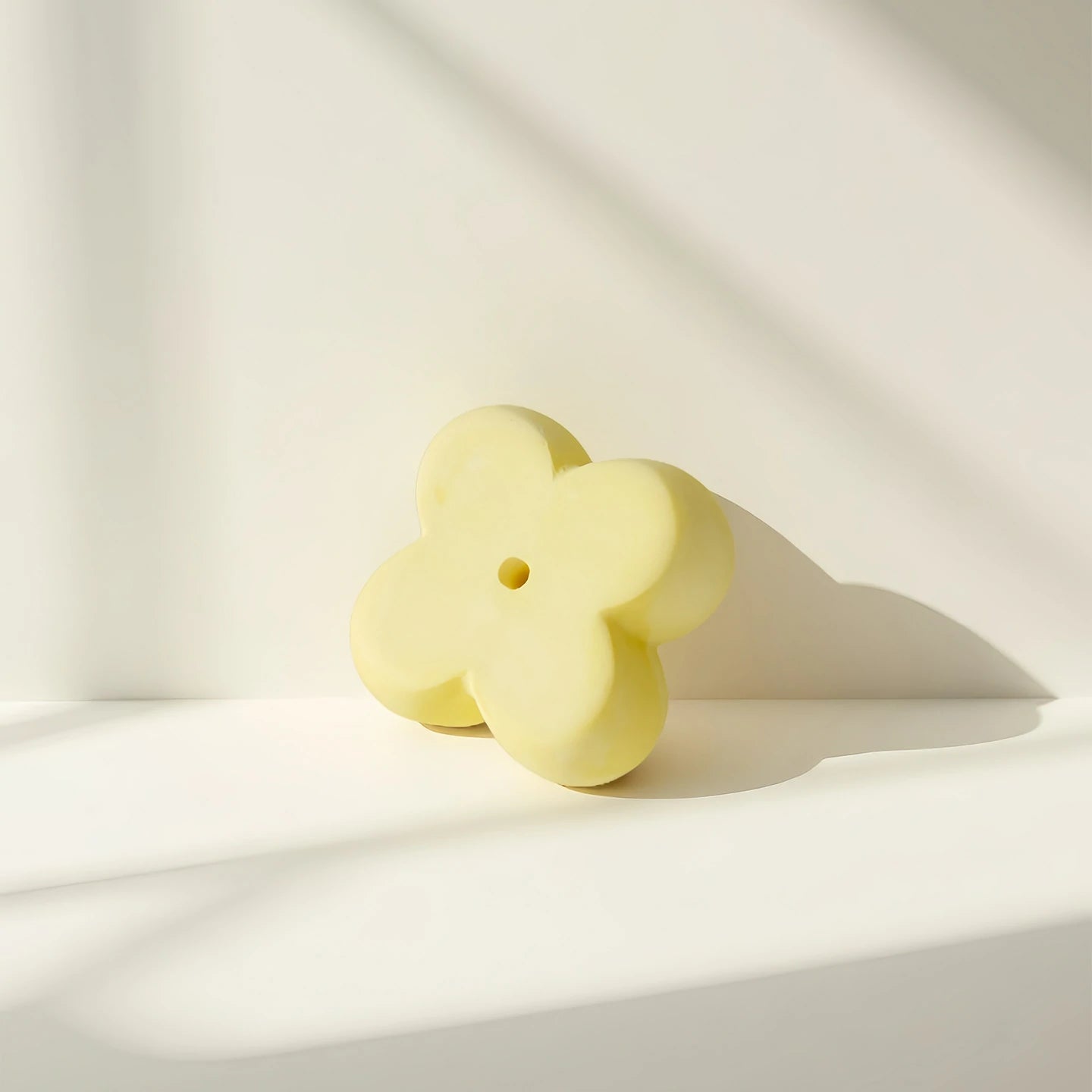 Plaster Osmanthus Incense Holder with Four-Leaf Clover Base | Minimalist Lucky Charm Desk Sculpture | Zenith Censer