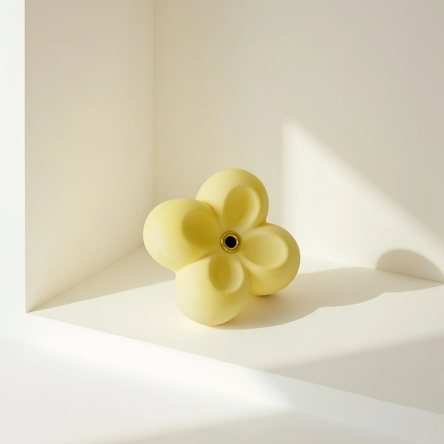 Plaster Osmanthus Incense Holder with Four-Leaf Clover Base | Minimalist Lucky Charm Desk Sculpture | Zenith Censer